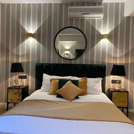 לינה וארוחת בוקר Andio 4*