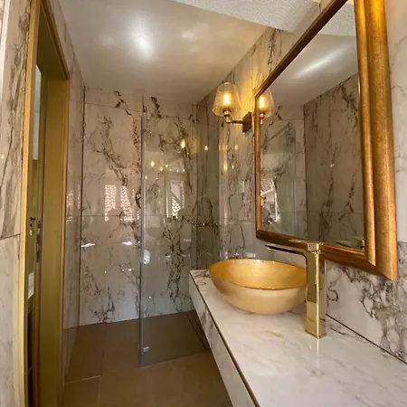 לינה וארוחת בוקר Andio