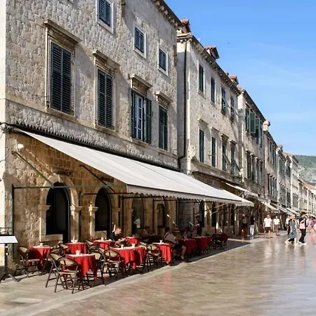 Andio לינה וארוחת בוקר 4*